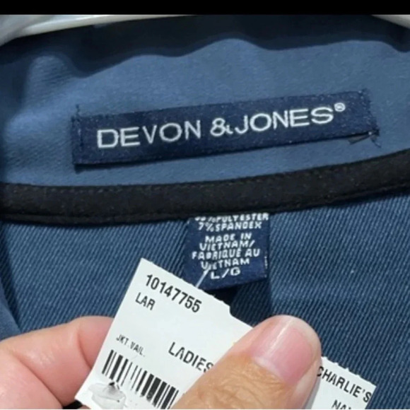 Vail Colorado Women’s Size L Large Soft Shell Blue Jacket NWT Devon & Jones - Picture 6 of 6